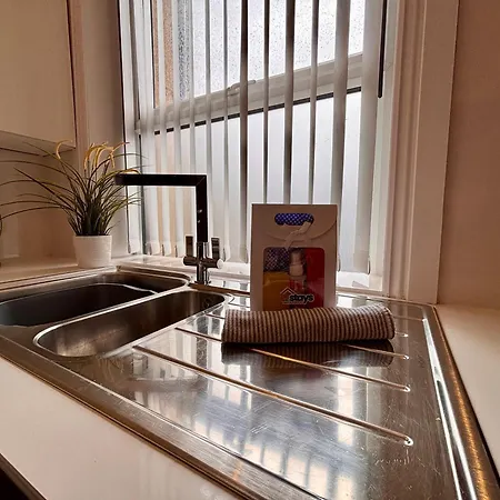 Franks Apt 2 - Outdoor Balconies - Sleeps 8 Blackpool Esterno foto