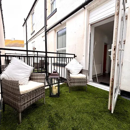 Franks Apt 2 - Outdoor Balconies - Sleeps 8 Blackpool Esterno foto