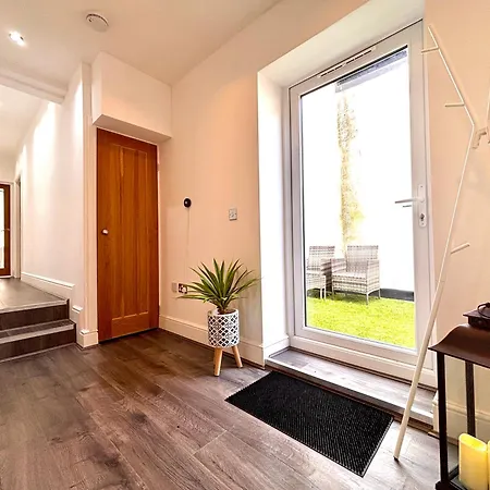Franks Apt 2 - Outdoor Balconies - Sleeps 8 Blackpool Esterno foto