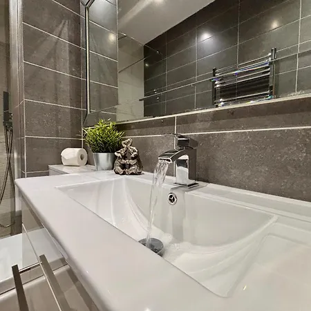 Franks Apt 2 - Outdoor Balconies - Sleeps 8 Blackpool Esterno foto