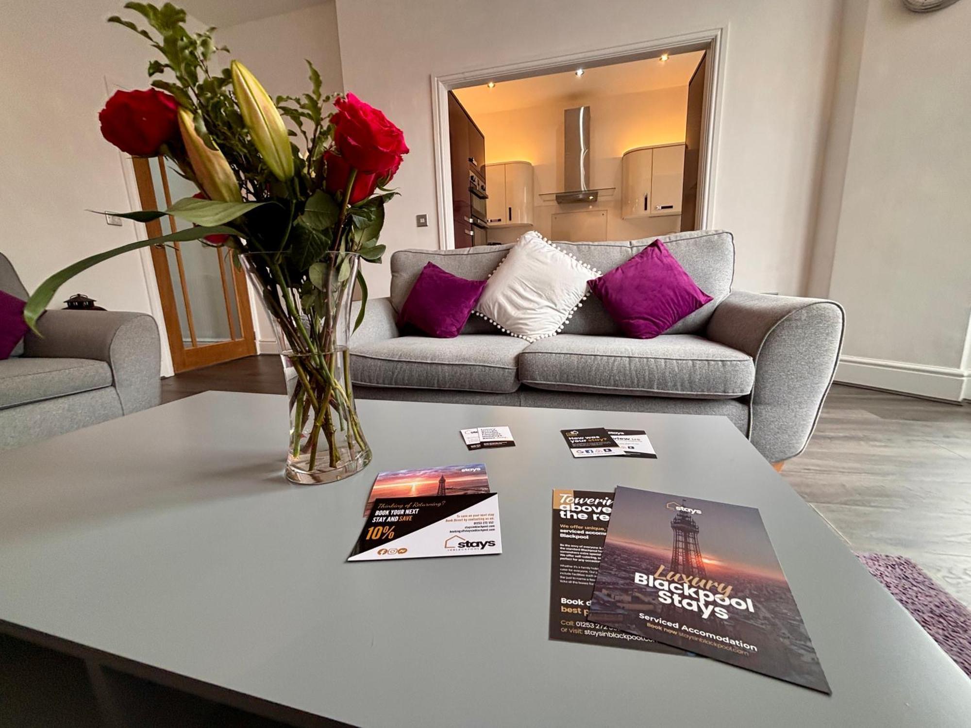 Franks 2 - Outdoor Balconies - Sleeps 8 Appartamento Blackpool
